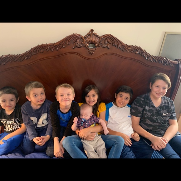 Meet your Posher, Cristina young mom of 7 - Picture 5 of 13